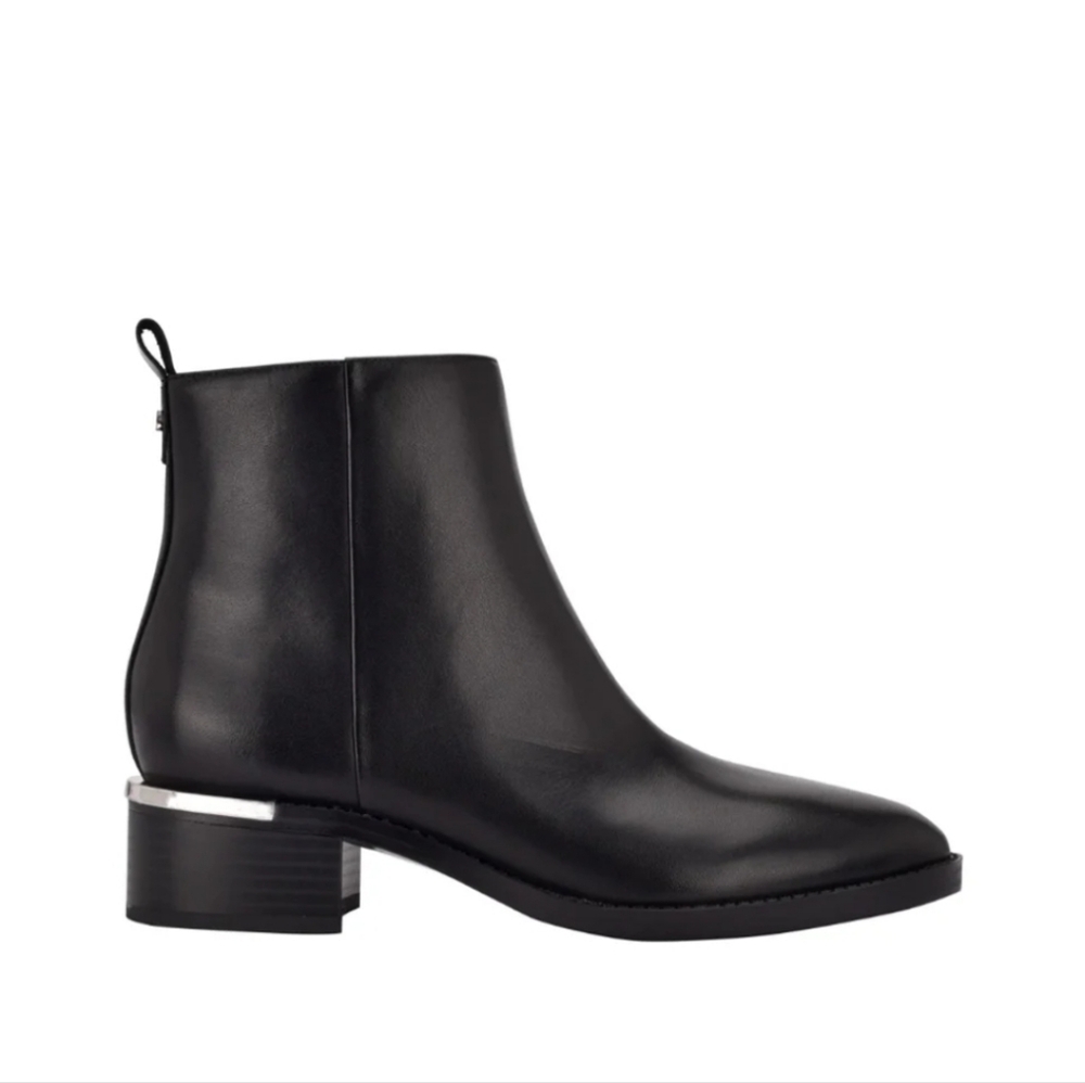BlackCalvin Klein Women's Donovi in Black 5.5 M